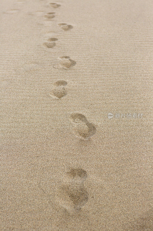 在土耳其patara fethiye mugla沙滩上的脚印